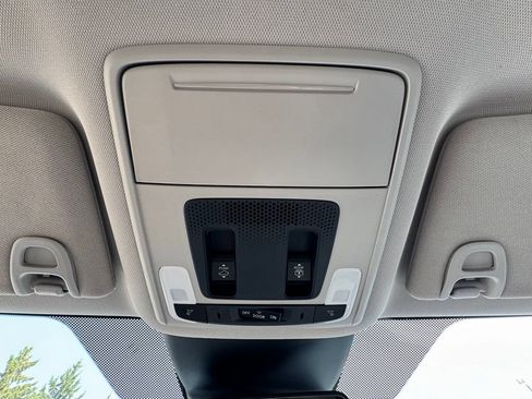 Used 2025 Honda Pilot Touring image 32