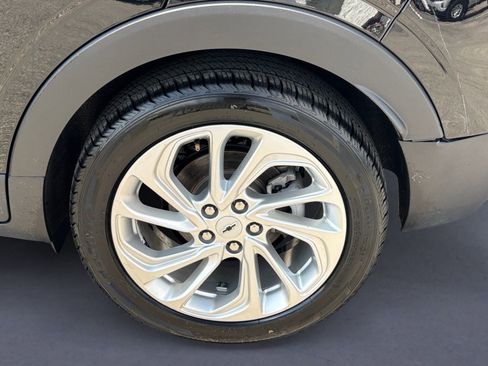 Used 2023 Chevrolet Bolt EUV LT FWD image 13
