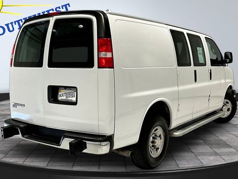 Used 2024 Chevrolet Express 2500 w/ Driver Convenience Package RWD image 7