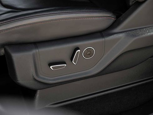 Used 2022 Ford F450 Platinum w/ FX4 Off-Road Package image 35