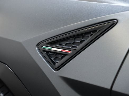 Used 2019 Lamborghini Urus AWD/4WD image 21