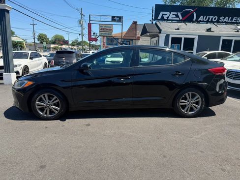 Used 2018 Hyundai Elantra Value Edition FWD image 2