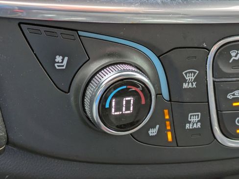 Used 2022 Chevrolet Traverse Premier image 31