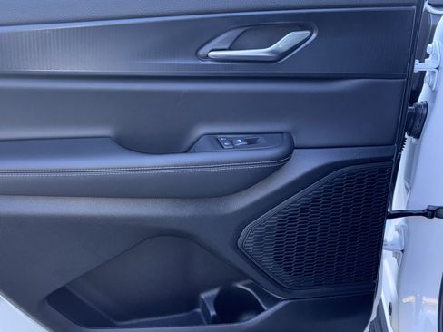New 2025 Jeep Grand Cherokee L Altitude AWD/4WD image 32