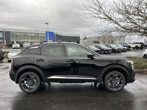New 2025 Nissan Kicks SR w/ Illumination Package AWD/4WD image 4