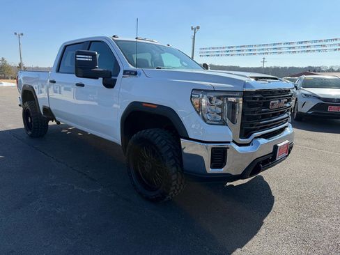 Used 2020 GMC Sierra 2500 4WD Crew Cab 159 w/ Convenience Package image 3