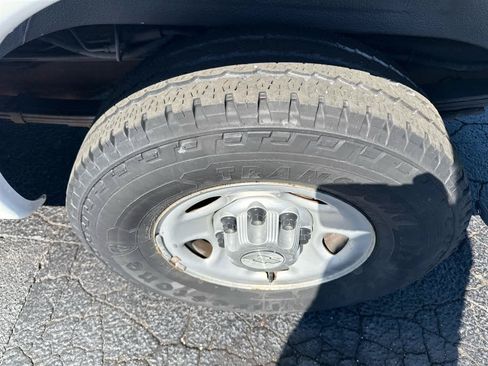 Used 2014 Chevrolet Express 2500 RWD image 12