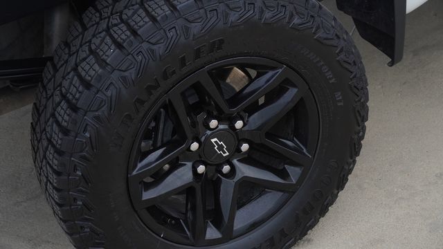 Used 2026 Chevrolet Silverado 1500 LT Trail Boss w/ LPO, Dark Essentials Package AWD/4WD image 11