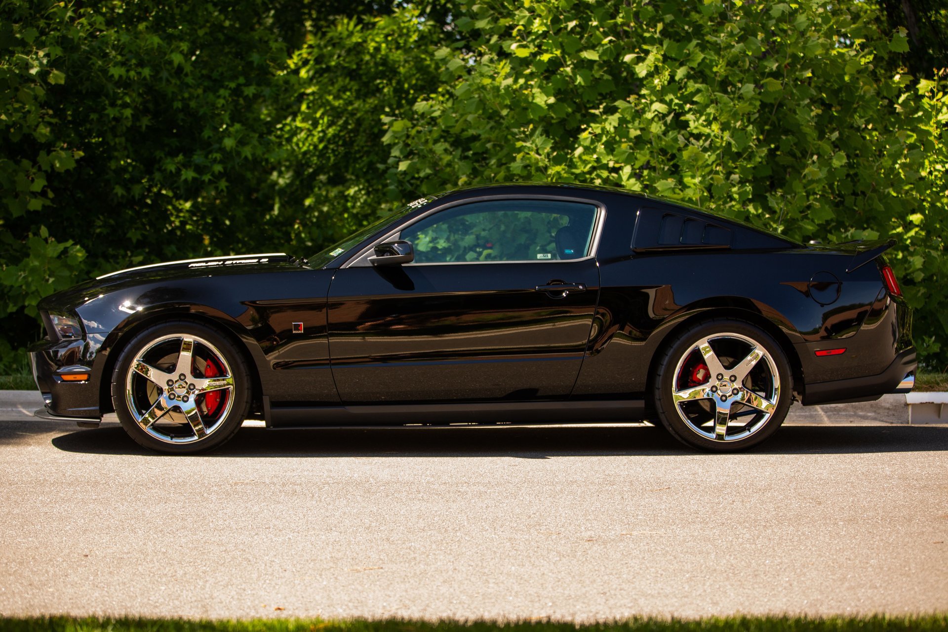 Used 2010 Ford Mustang GT RWD image 8