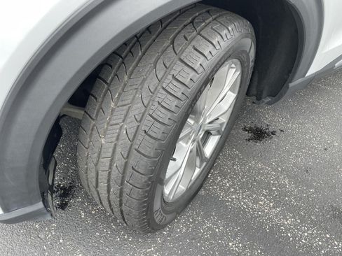 Used 2024 Ford Explorer Limited AWD/4WD image 10