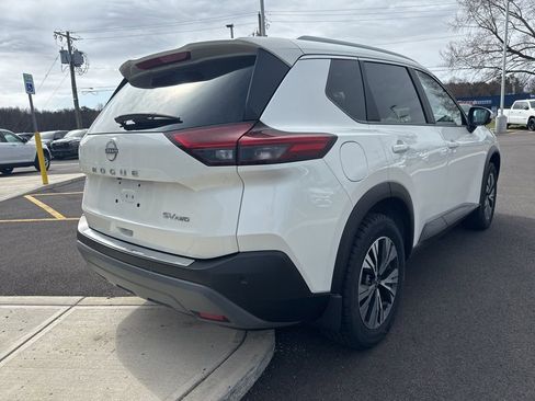 Used 2023 Nissan Rogue SV AWD/4WD image 8