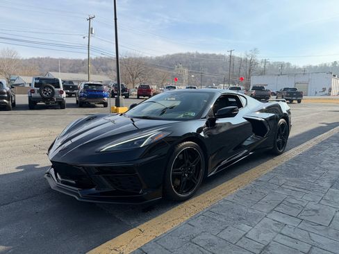 Used 2022 Chevrolet Corvette Stingray Coupe w/ Z51 Performance Package image 4
