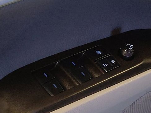 Used 2021 Toyota Camry LE image 27