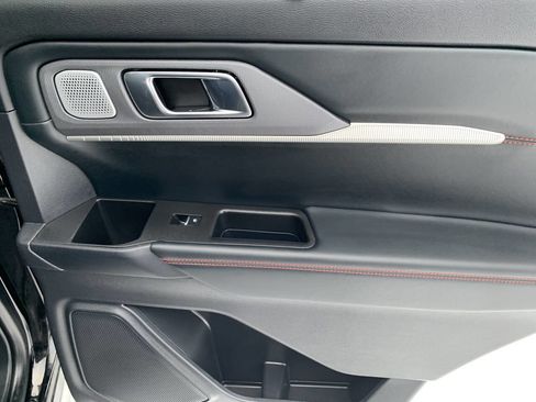 Used 2025 Ford Explorer ST image 30