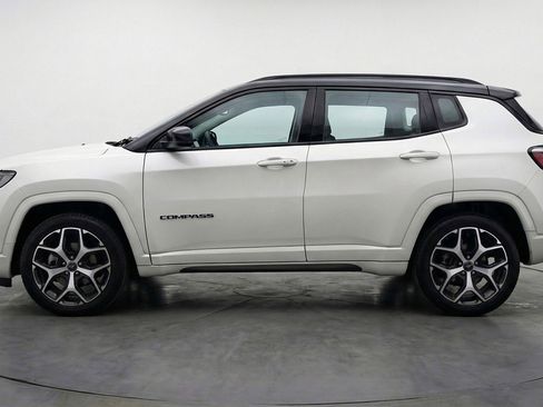 Used 2025 Jeep Compass Limited AWD/4WD image 3