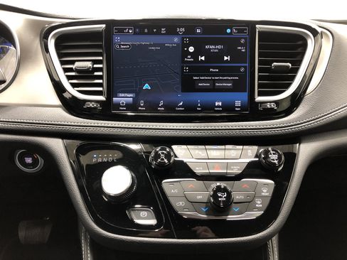 Certified 2024 Chrysler Pacifica Limited w/ S Appearance Package image 22