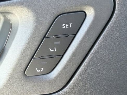 Used 2023 Nissan Ariya FWD image 21