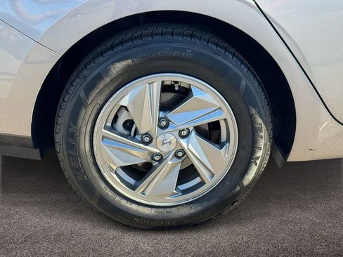 Used 2024 Hyundai Elantra SE image 8