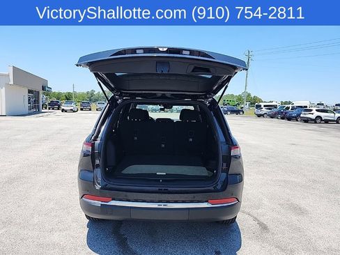Used 2024 Jeep Grand Cherokee Laredo w/ Trailer Tow Package RWD image 25