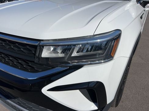 Used 2023 Volkswagen Taos SE image 9