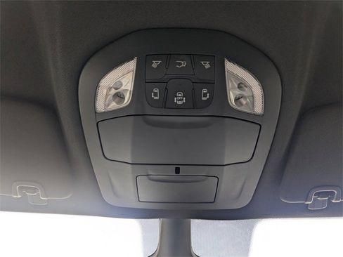 Used 2025 Chrysler Pacifica Select image 25