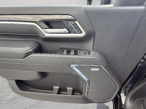 Used 2025 Chevrolet Silverado 2500 LTZ w/ LTZ Premium Package image 41