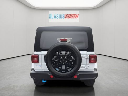 Used 2022 Jeep Wrangler Unlimited Sahara w/ Cold Weather Group AWD/4WD image 4