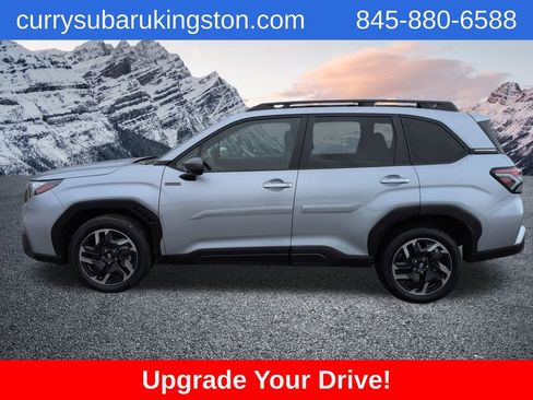 Used 2025 Subaru Forester Premium image 8