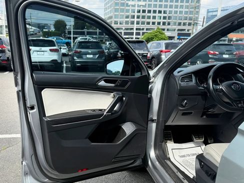 Used 2020 Volkswagen Tiguan SE R-Line AWD/4WD image 9
