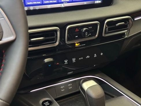 New 2026 Nissan Sentra SR w/ Floor Mat Package FWD image 28