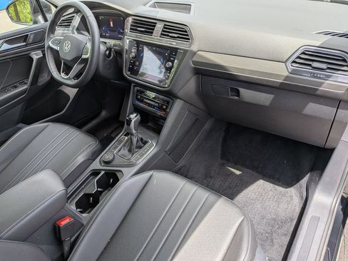 Used 2022 Volkswagen Tiguan SE AWD/4WD image 37