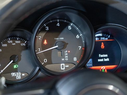 Certified 2023 Porsche Macan AWD/4WD image 19