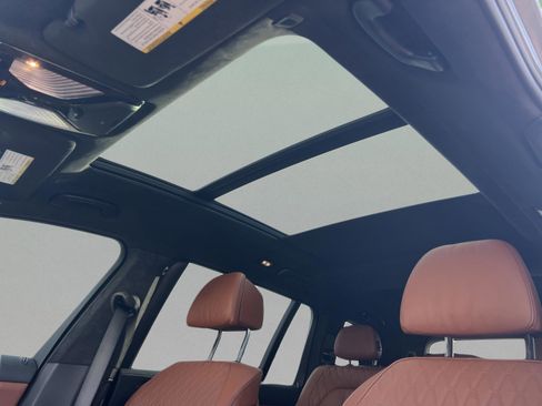 Used 2024 BMW X7 M60i image 10