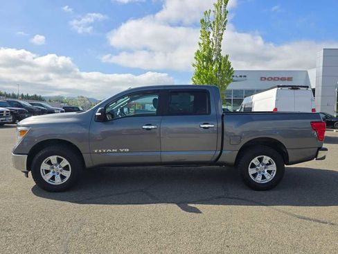 Used 2019 Nissan Titan SV AWD/4WD image 2