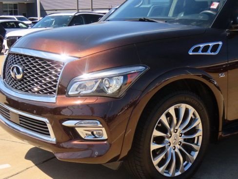 Used 2017 INFINITI QX80 w/ Deluxe Technology Package image 3