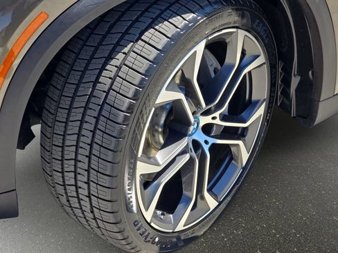 Used 2024 BMW X5 xDrive50e w/ Parking Assistance Package AWD/4WD image 36