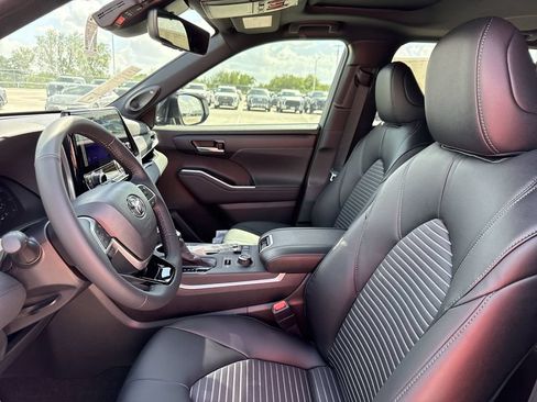 Certified 2026 Toyota Highlander XSE AWD/4WD image 13