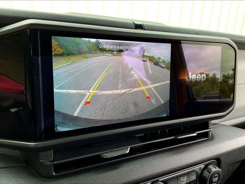 Used 2025 Jeep Wrangler Sport S image 19