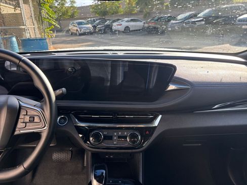 Used 2025 Buick Envista Sport Touring image 18