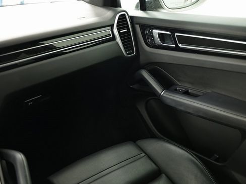 Used 2023 Porsche Cayenne image 29