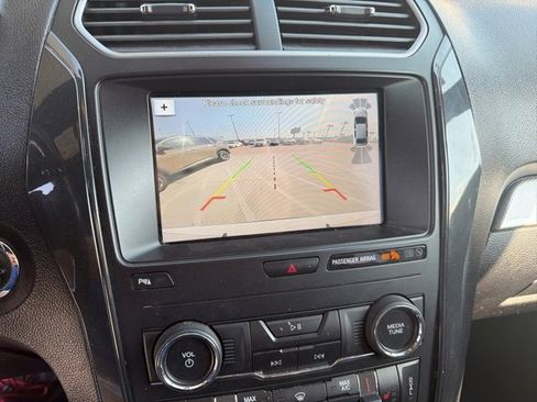 Used 2017 Ford Explorer XLT w/ Equipment Group 202A image 13