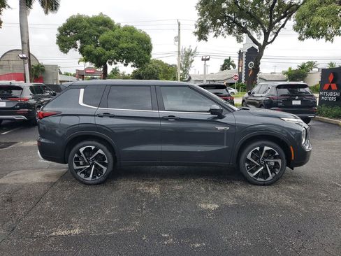 New 2025 Mitsubishi Outlander SE image 7