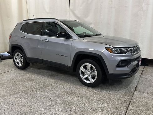 Used 2023 Jeep Compass Latitude w/ Convenience Group AWD/4WD image 7