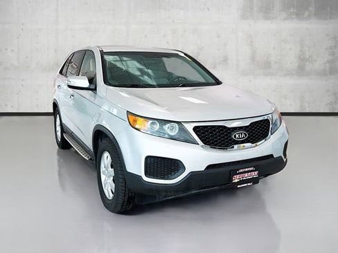 Used 2013 Kia Sorento LX image 3