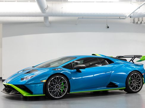 Used 2022 Lamborghini Huracan STO RWD image 2