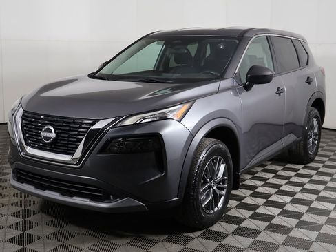 Used 2023 Nissan Rogue S image 5