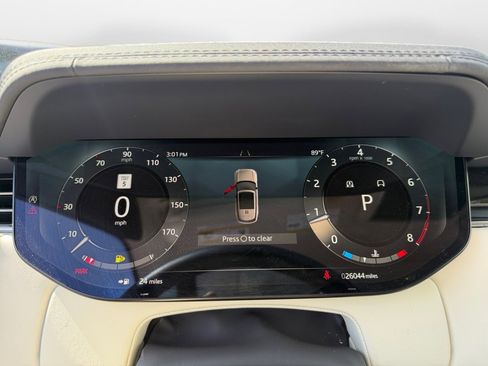 Used 2024 Land Rover Range Rover Long Wheelbase SE image 11
