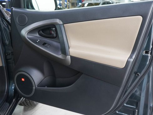 Used 2011 Toyota RAV4 Limited w/ Limited Extra Value Pkg AWD/4WD image 9