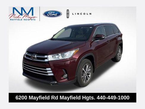 Used 2017 Toyota Highlander XLE AWD/4WD image 1