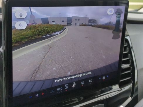 Used 2023 Ford Transit 350 XLT image 32